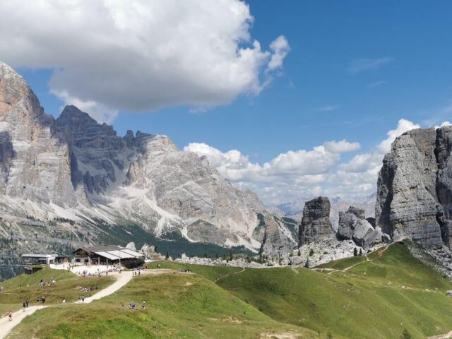 NOTTE TRA LE NUVOLE: TREKKING ALLE 5 TORRI, NUVOLAU, PASSO GIAU e MONDEVAL