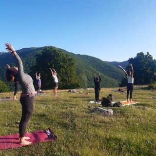 https://www.itinarrando.com/wp-content/uploads/2025/06/15-yoga-in-quota-320x320.jpg