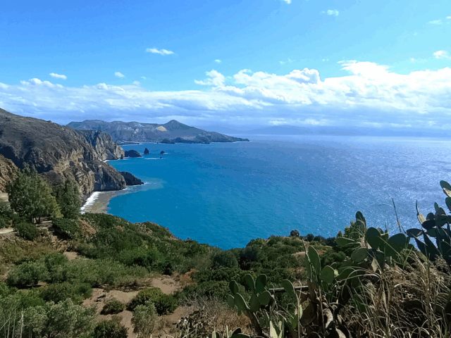 SICILIA: EOLIE ‘N TREK VIAGGI TRA VULCANI E PANORAMI TRA LE ISOLE DELLE MERAVIGLIE