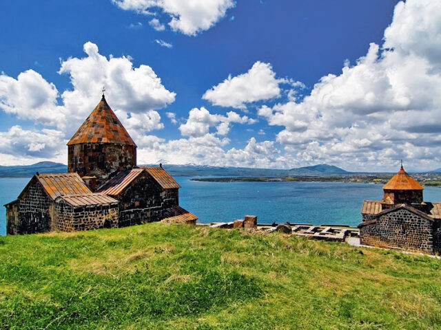 ARMENIA – IL RESPIRO DELLE MONTAGNE: TRA SENTIERI, MONASTERI