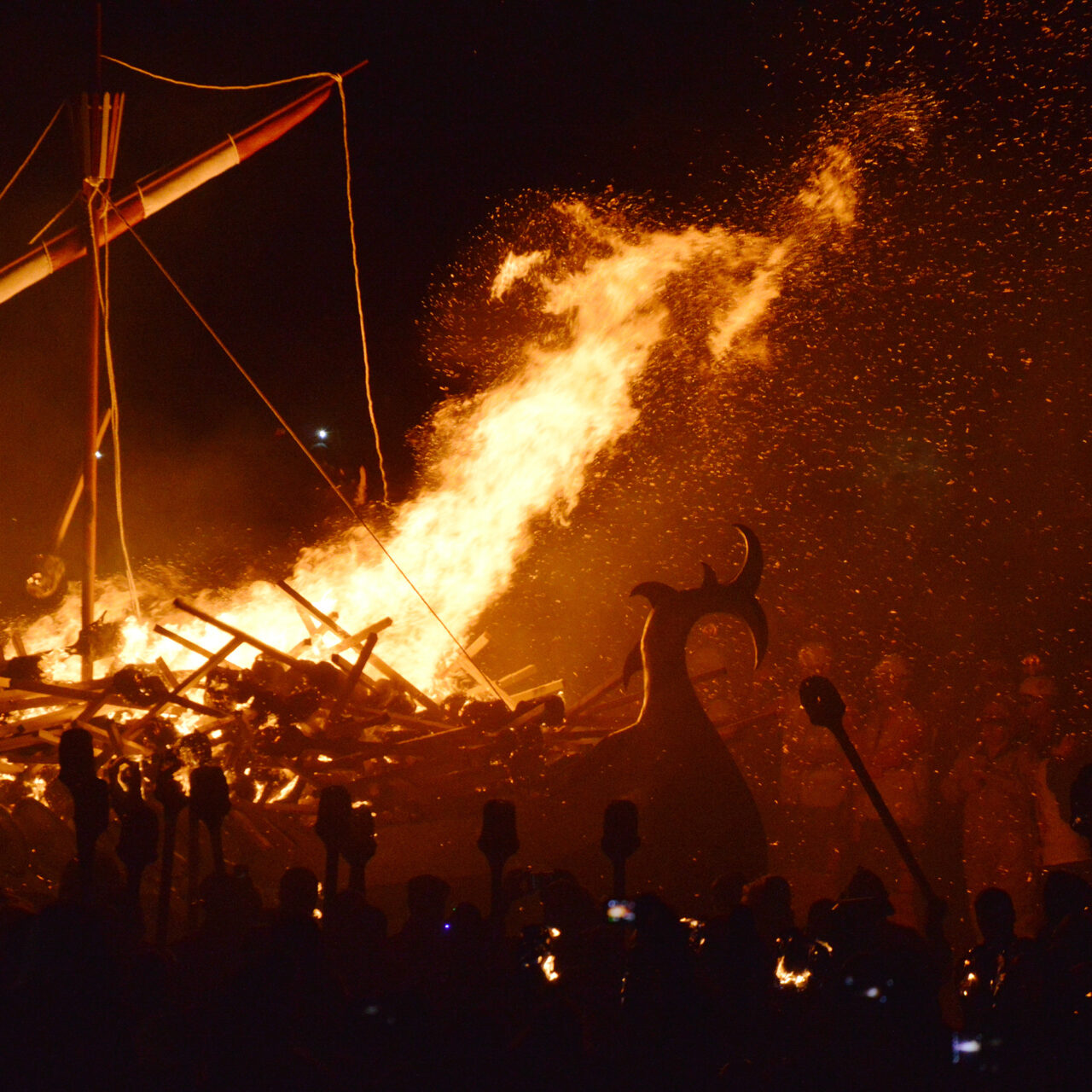 SHETLAND - FESTIVAL UP HELLY AA 2027: OLTRE I CONFINI DEL NORD E LA NOTTE DEI VIKINGHI